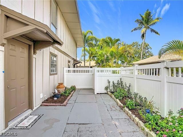 4293 Island CIR 4, Fort Myers, FL 33919