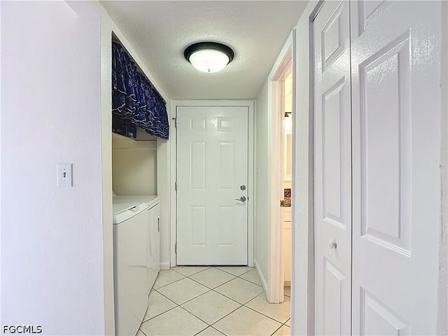 4293 Island CIR 4, Fort Myers, FL 33919