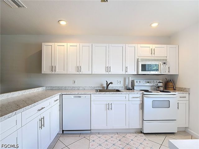 4293 Island CIR 4, Fort Myers, FL 33919