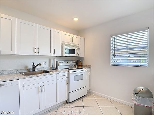 4293 Island CIR 4, Fort Myers, FL 33919