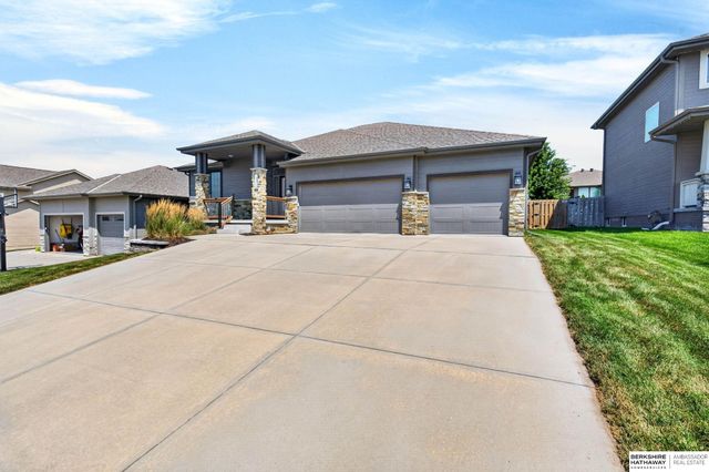 19312 Robin Drive, Gretna, NE 68028
