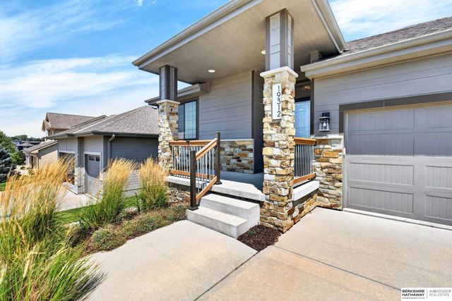 19312 Robin Drive, Gretna, NE 68028
