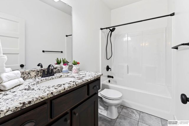 19312 Robin Drive, Gretna, NE 68028