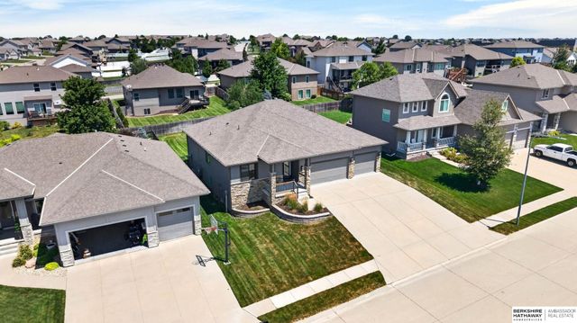 19312 Robin Drive, Gretna, NE 68028