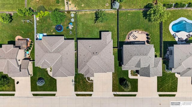 19312 Robin Drive, Gretna, NE 68028