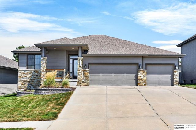 19312 Robin Drive, Gretna, NE 68028