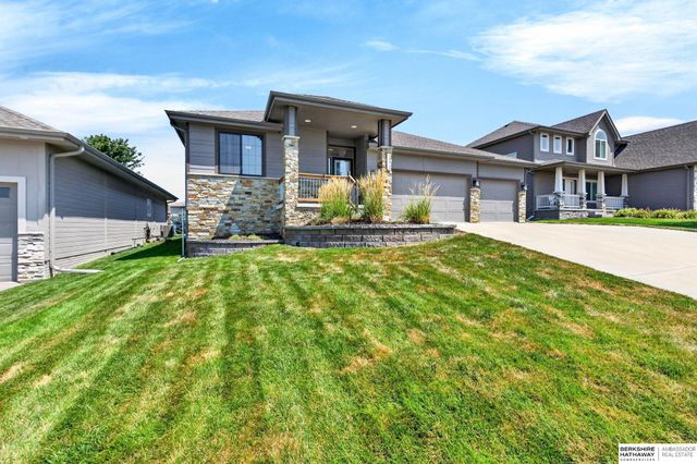 19312 Robin Drive, Gretna, NE 68028