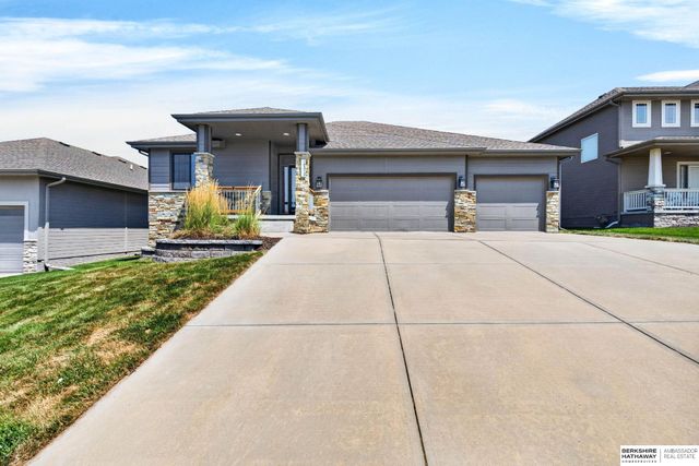 19312 Robin Drive, Gretna, NE 68028