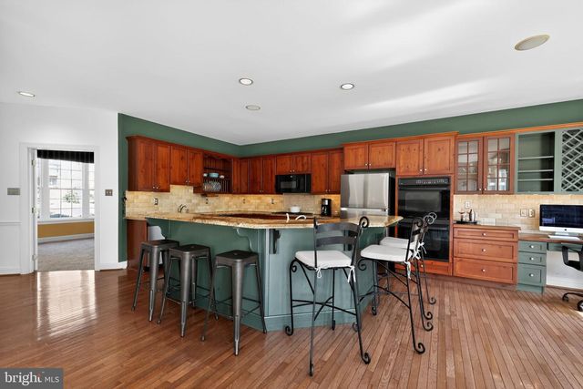 222 HILLSBORO MILLS LN, Wallingford, PA 19086