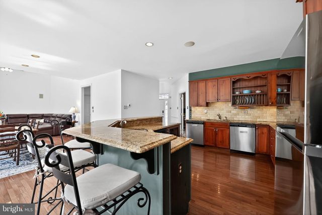 222 HILLSBORO MILLS LN, Wallingford, PA 19086
