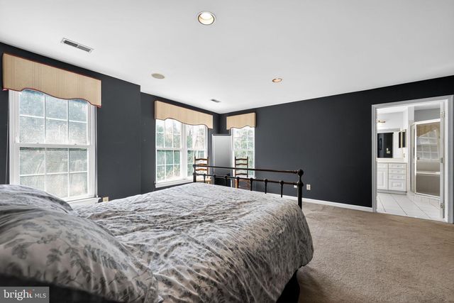 222 HILLSBORO MILLS LN, Wallingford, PA 19086