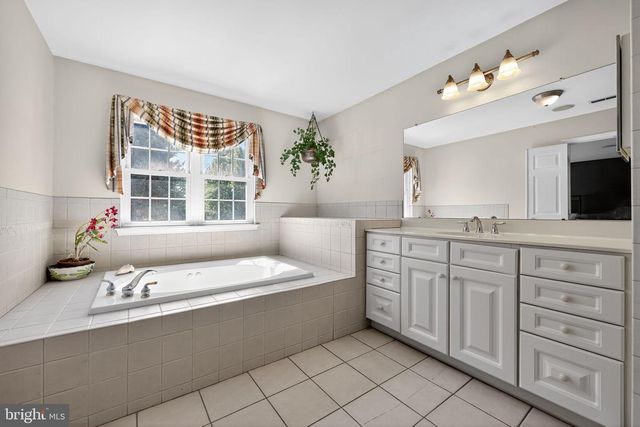 222 HILLSBORO MILLS LN, Wallingford, PA 19086