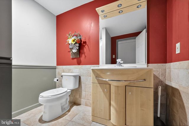 222 HILLSBORO MILLS LN, Wallingford, PA 19086