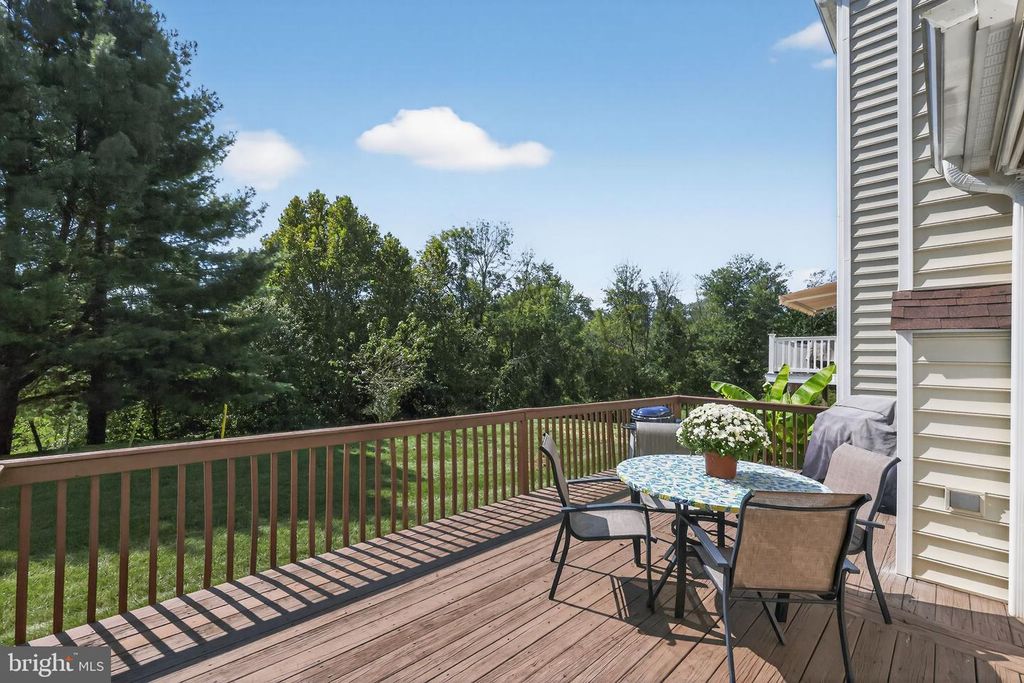 222 HILLSBORO MILLS LN, Wallingford, PA 19086