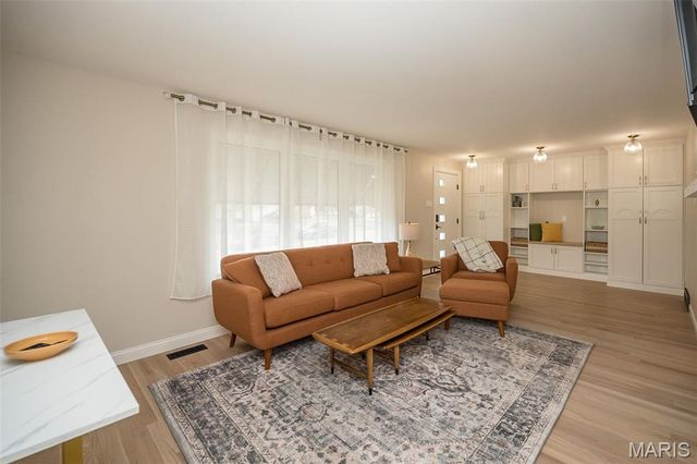 4107 Hummingbird Court, St Louis, MO 63123