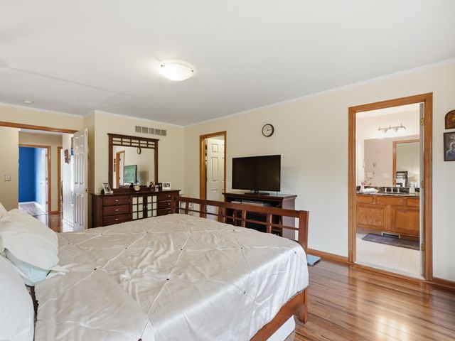 19866 Barchester Drive, Macomb Twp, MI 48044