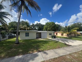 820 NE 141st St, North Miami, FL 33161