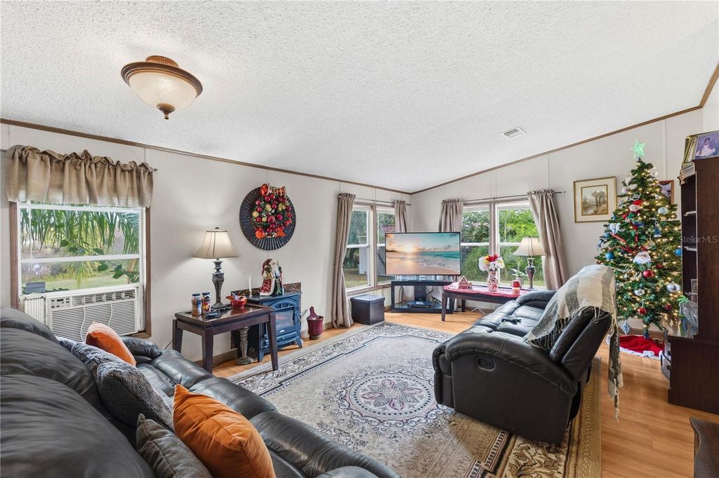 Image 4 of property listing at 4185 CARDINAL LANE, Kissimmee, FL 34744