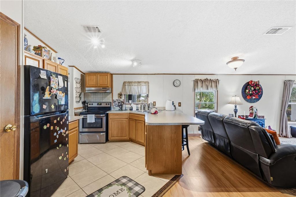 Image 5 of property listing at 4185 CARDINAL LANE, Kissimmee, FL 34744