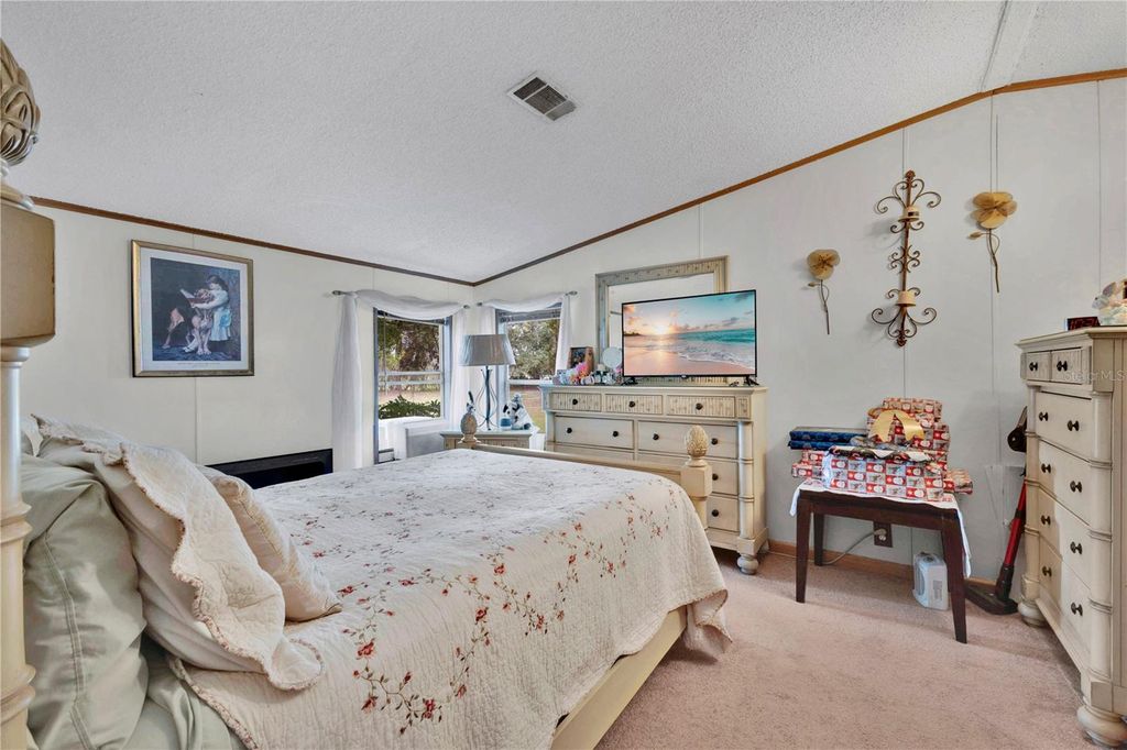 Image 7 of property listing at 4185 CARDINAL LANE, Kissimmee, FL 34744