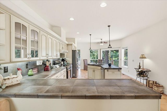 16104 Fairway Glen Pl, Grass Valley, CA 95949