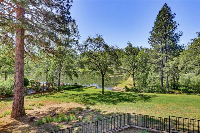 16104 Fairway Glen Pl, Grass Valley, CA 95949