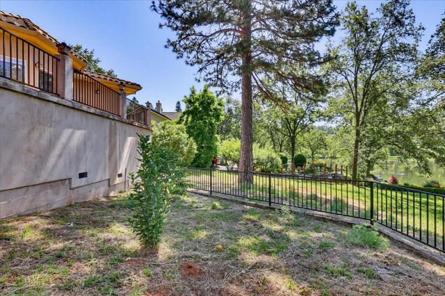 16104 Fairway Glen Pl, Grass Valley, CA 95949