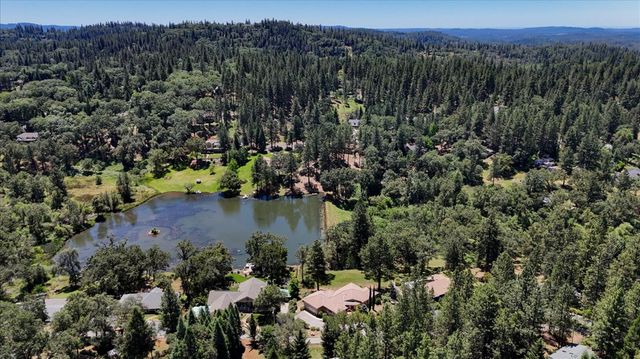 16104 Fairway Glen Pl, Grass Valley, CA 95949