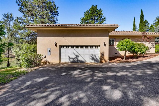 16104 Fairway Glen Pl, Grass Valley, CA 95949