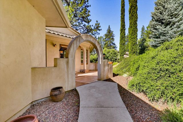 16104 Fairway Glen Pl, Grass Valley, CA 95949