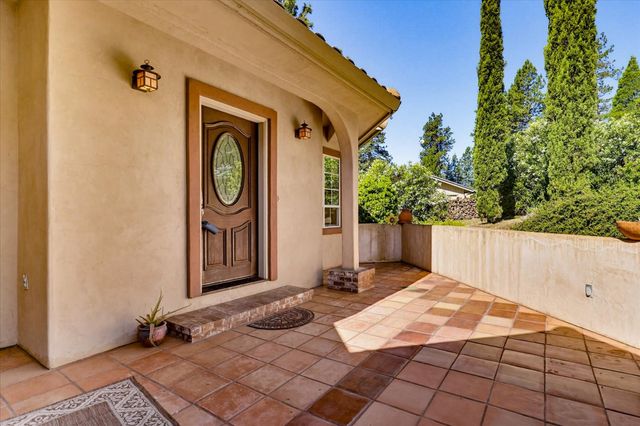 16104 Fairway Glen Pl, Grass Valley, CA 95949