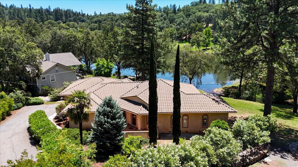 16104 Fairway Glen Pl, Grass Valley, CA 95949