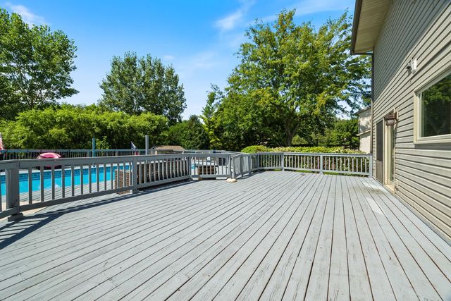 637 Otter Way, Oswego, IL 60543