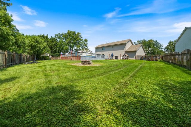 637 Otter Way, Oswego, IL 60543