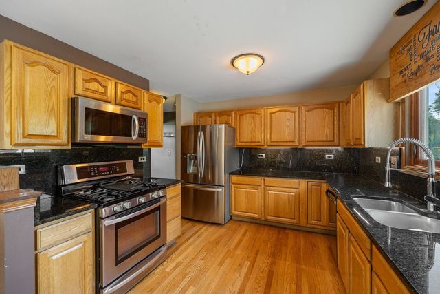637 Otter Way, Oswego, IL 60543