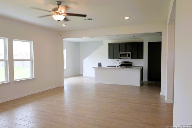 3704 pin oak, Seguin, TX 78155