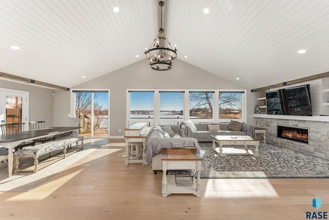 6340 Harbor Way Way, Wentworth, SD 57075