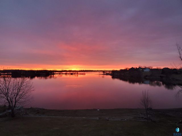 6340 Harbor Way Way, Wentworth, SD 57075