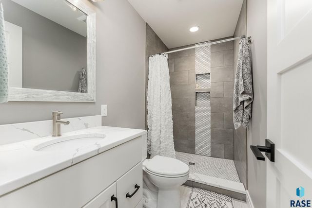 6340 Harbor Way Way, Wentworth, SD 57075