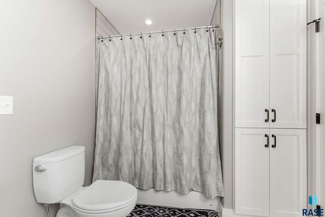 6340 Harbor Way Way, Wentworth, SD 57075