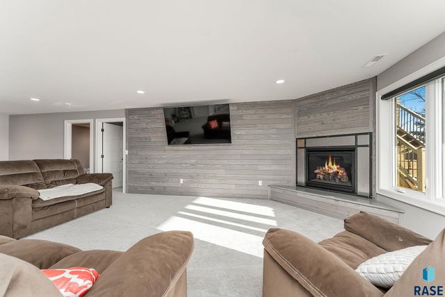 6340 Harbor Way Way, Wentworth, SD 57075