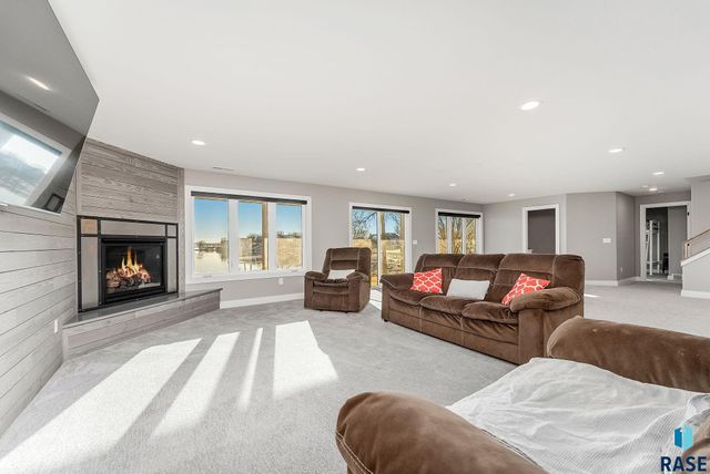 6340 Harbor Way Way, Wentworth, SD 57075