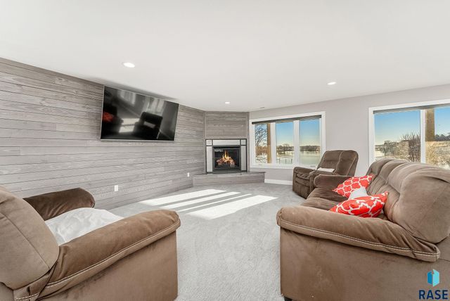 6340 Harbor Way Way, Wentworth, SD 57075