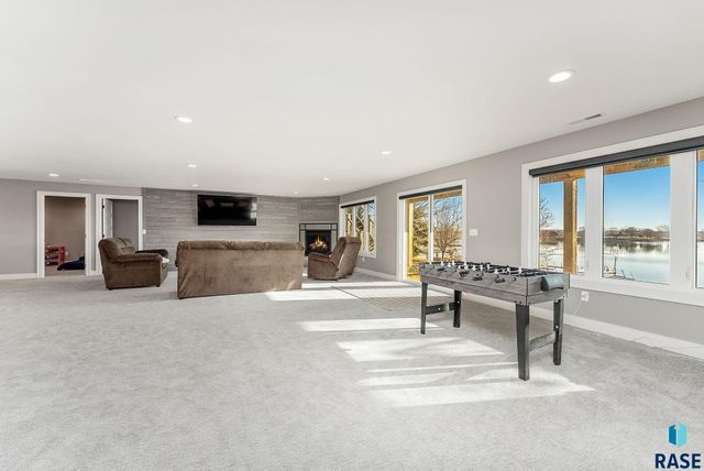 6340 Harbor Way Way, Wentworth, SD 57075