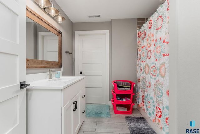 6340 Harbor Way Way, Wentworth, SD 57075