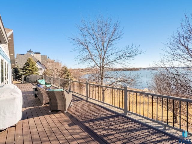 6340 Harbor Way Way, Wentworth, SD 57075