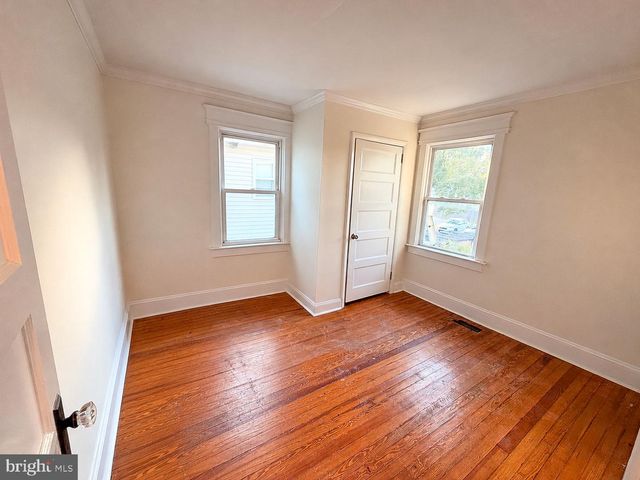 414 W BRIDGE ST, Morrisville, PA 19067