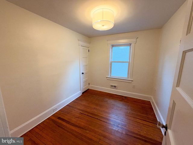 414 W BRIDGE ST, Morrisville, PA 19067