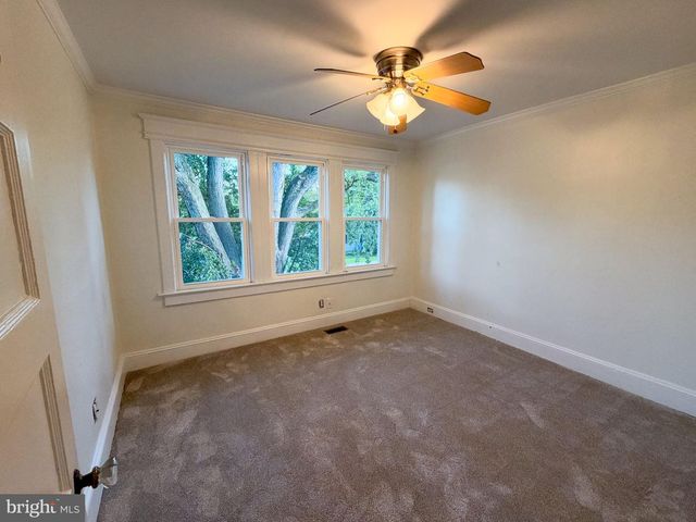 414 W BRIDGE ST, Morrisville, PA 19067