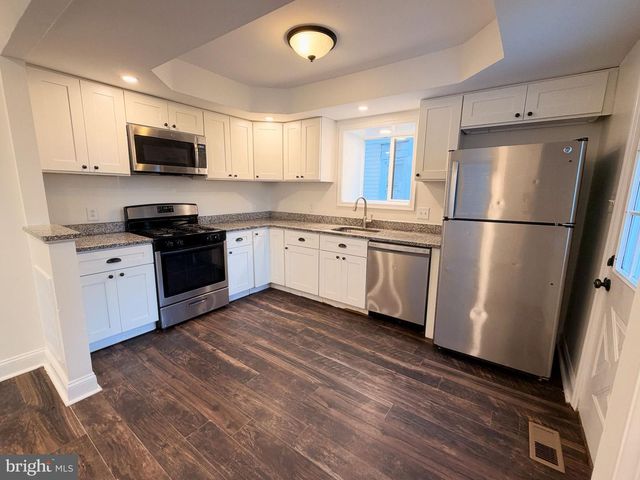 414 W BRIDGE ST, Morrisville, PA 19067